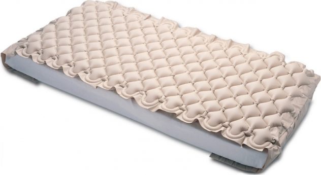 Kit de colchón de superposición, con sistema de celdas de aire con presión alternante, regulable según las necesidades del usuario.